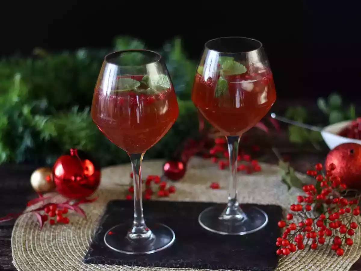 Pomegranate spritz, the cocktail in a christmas bauble! - photo 7