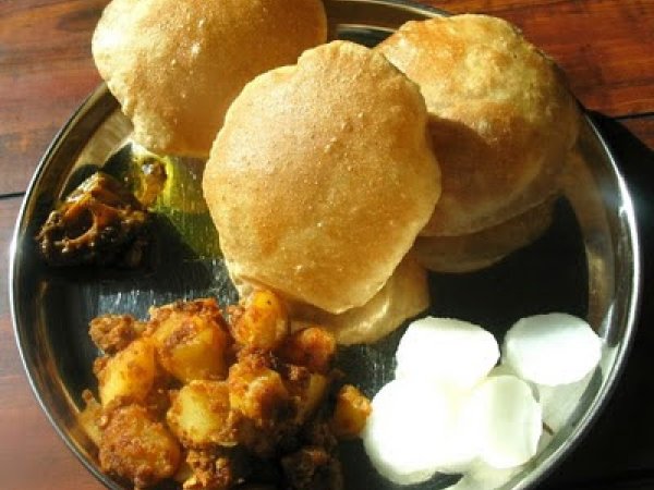 Poori & Aloo ki Sabzi / Fried bread and Spice sauteed potato