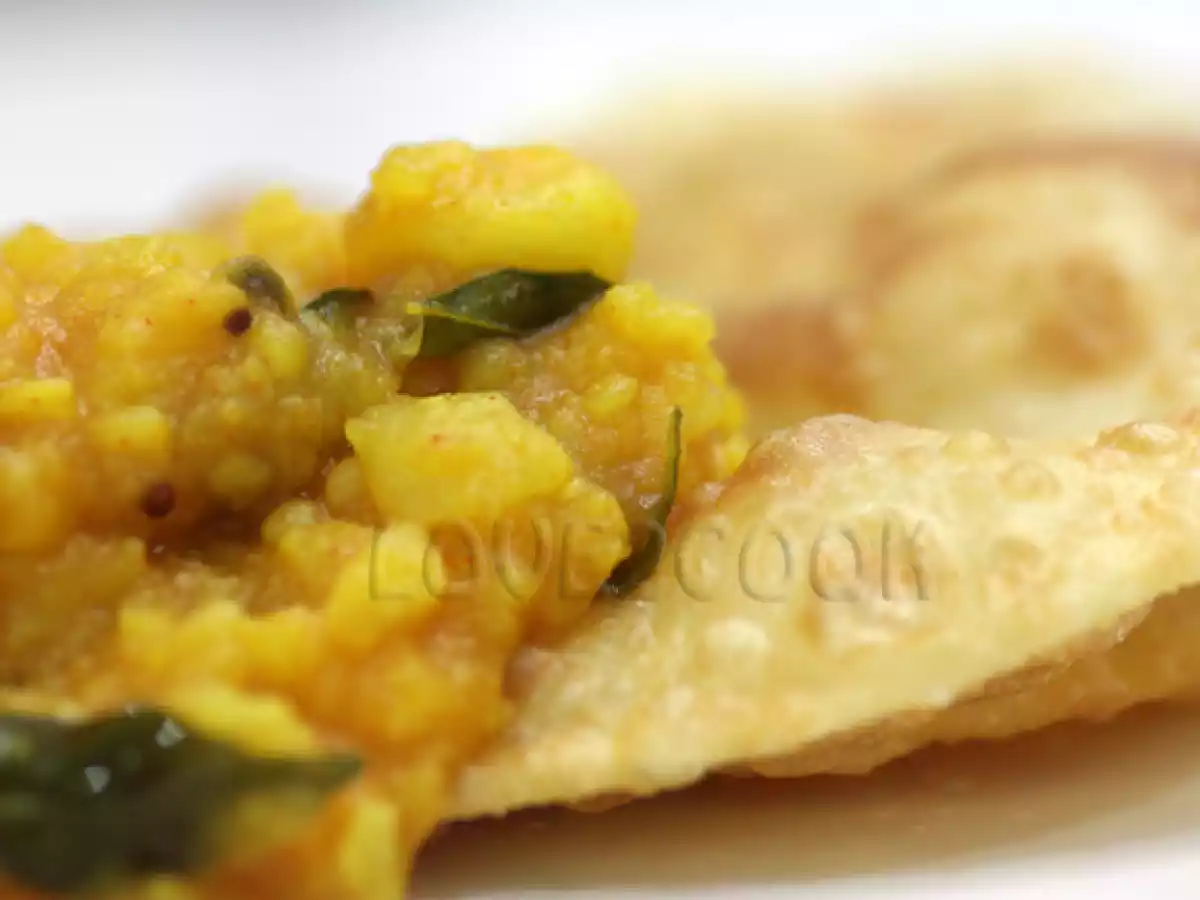 Poori / Puri (Indian Fried Flatbread) - photo 3