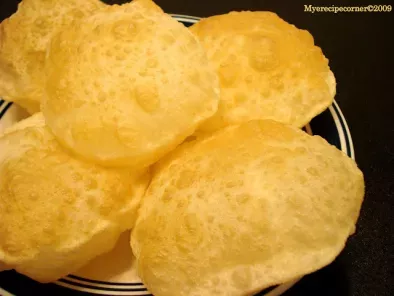 Poori/Puri( Puffy Deep Fried Indian Bread)