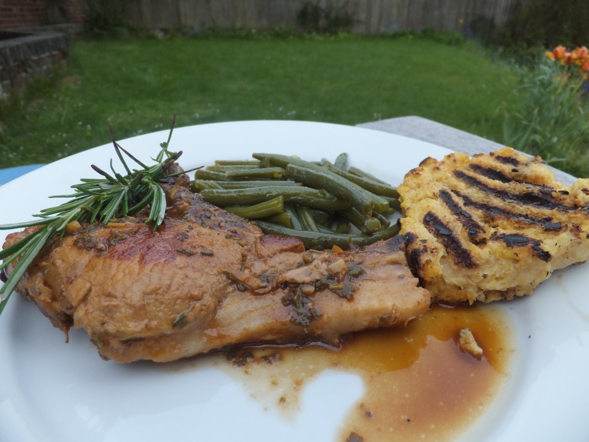 Pork chops in aromatic beer sauce