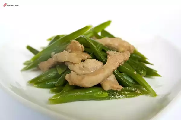 Pork jowl stirfry with green bean recipe