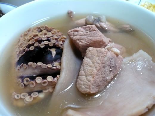 https://en.petitchef.com/imgupl/recipe/pork-rib-soup-with-lotus-seeds-and-huai-shan--264607p429269.jpg