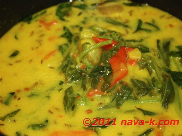 Potato And Spinach Curry (Alor Palak)