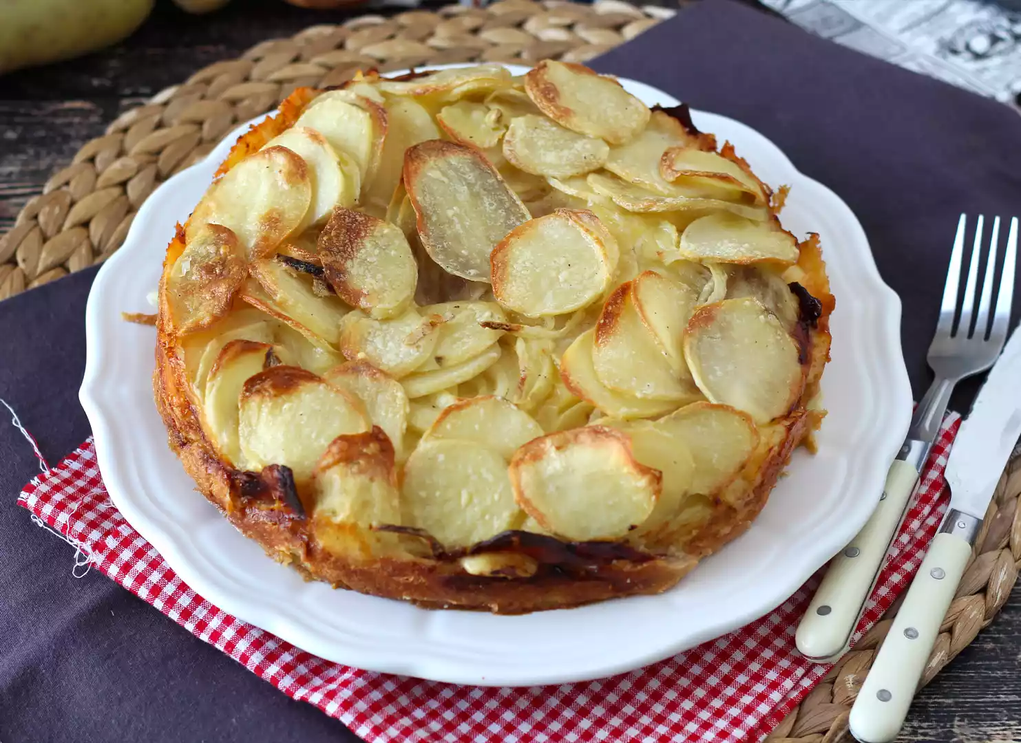 Potato cake with raclette cheese - recipe video