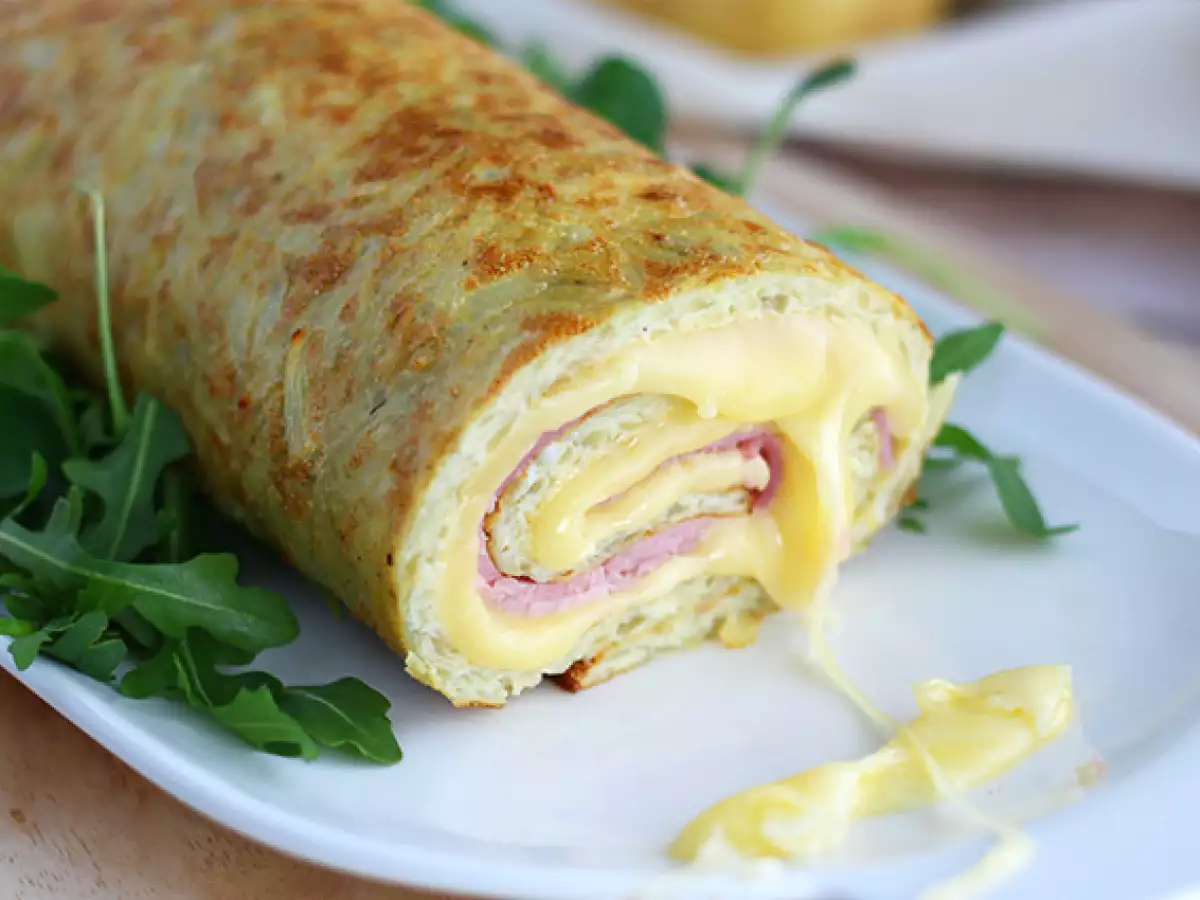 Potato roll with Raclette de Savoie cheese and ham - photo 3