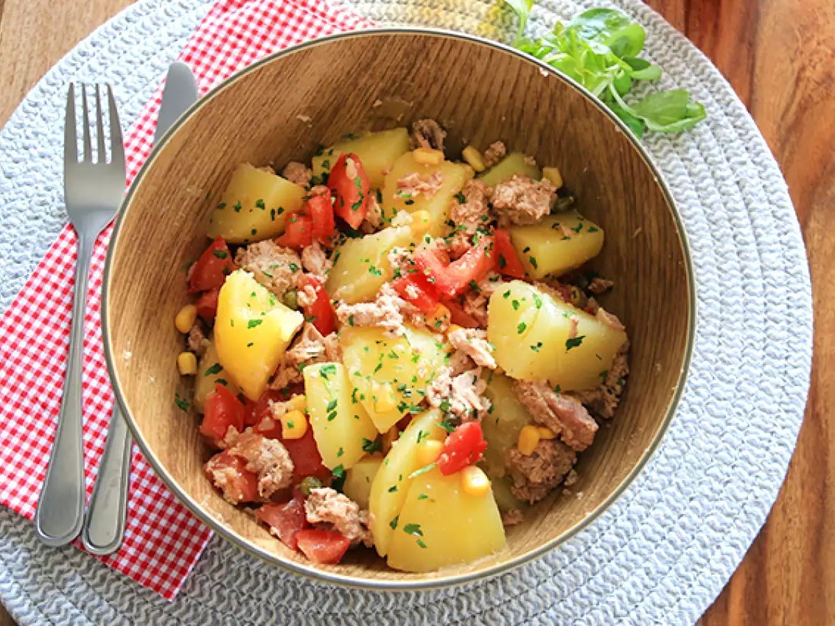 Potato, tuna, and tomato salad - photo 2