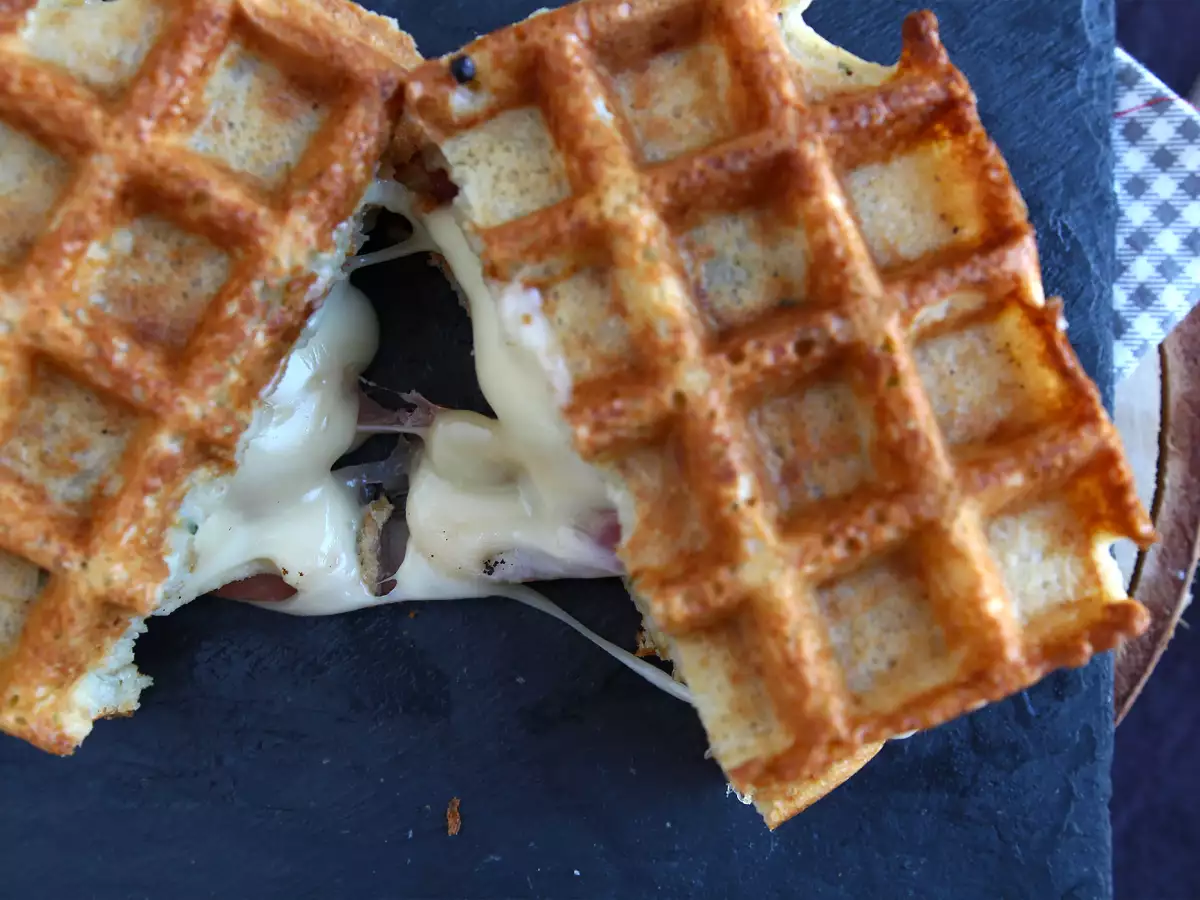 Potato waffle sandwich with raclette: the ultimate comfort dish - photo 6