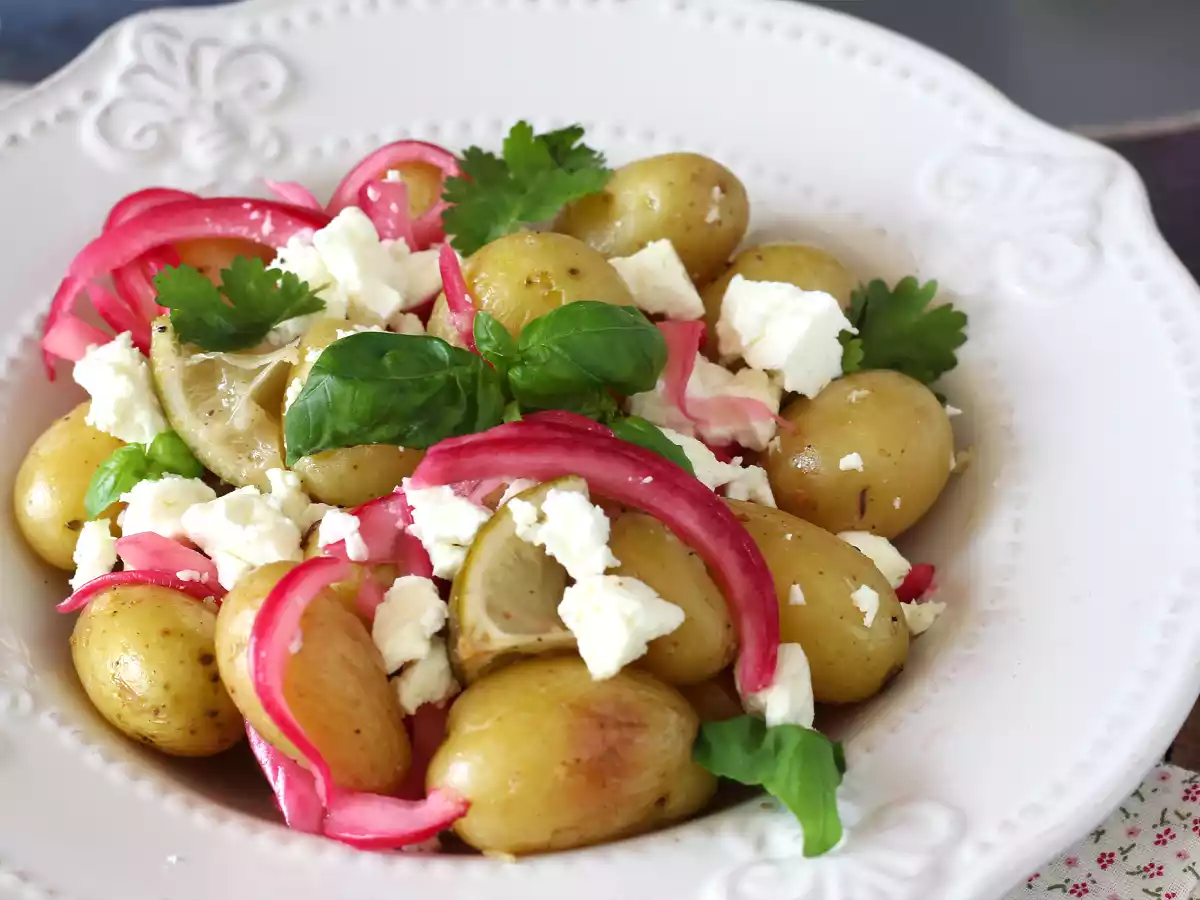 Potatoes in parchment with lemon and feta cheese - photo 4