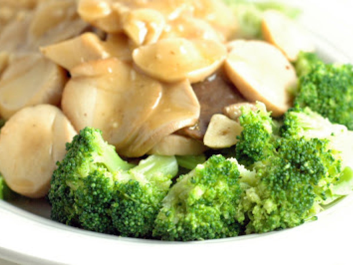 Prince Oyster Mushrooms and Broccoli