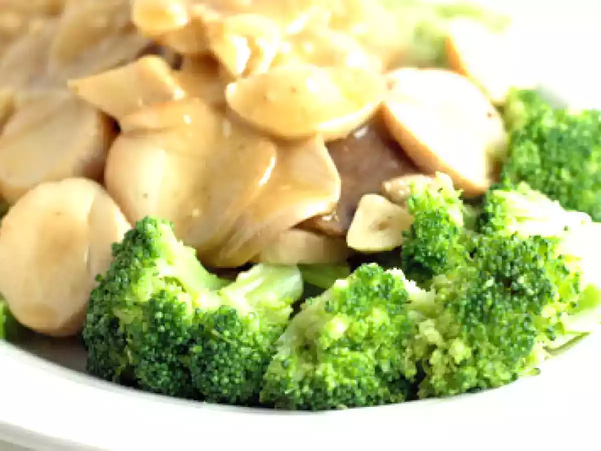 Prince Oyster Mushrooms and Broccoli