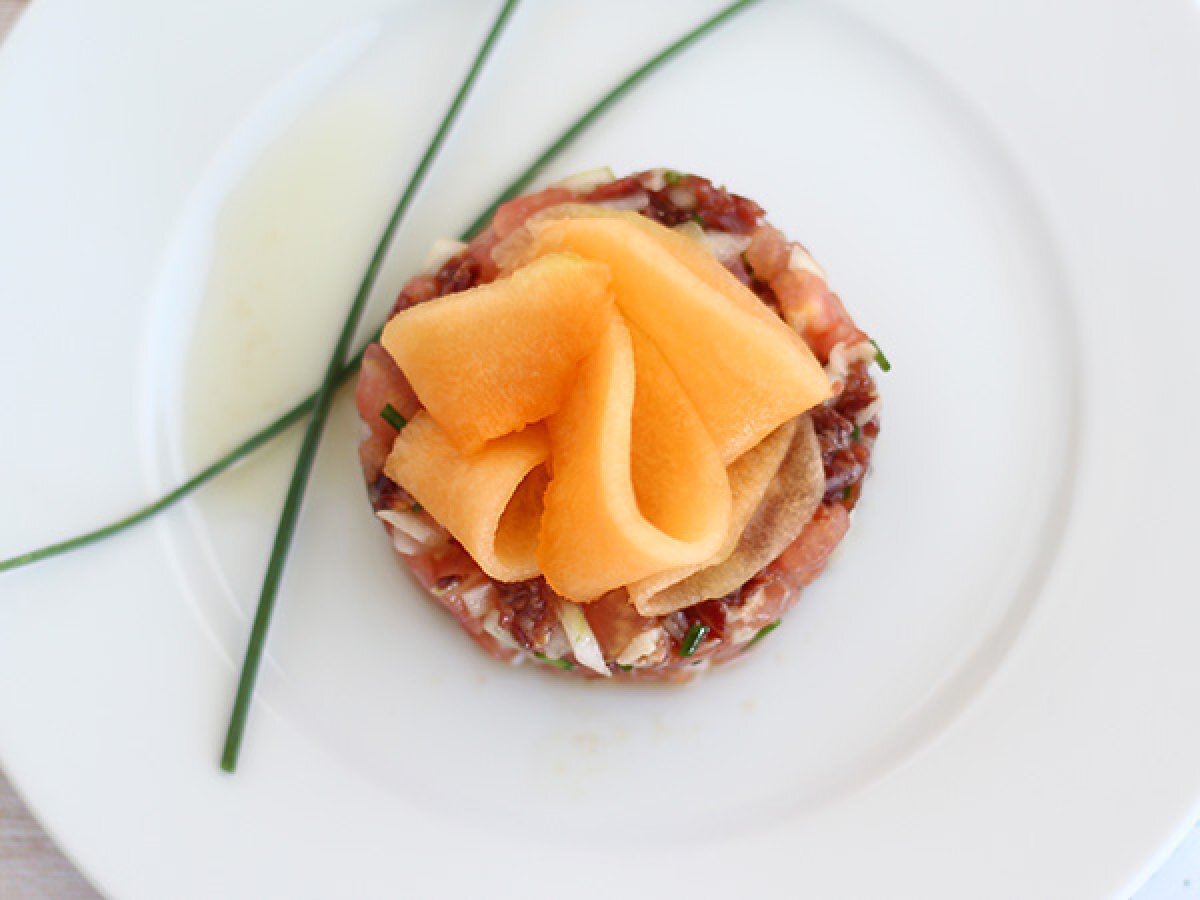 Prosciutto, tomato and cantaloupe tartare - photo 2