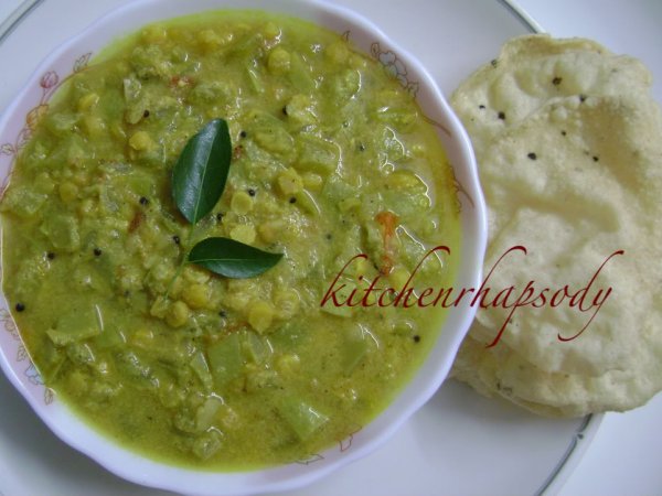 Pudalangai Kootu ( Snake gourd curry)