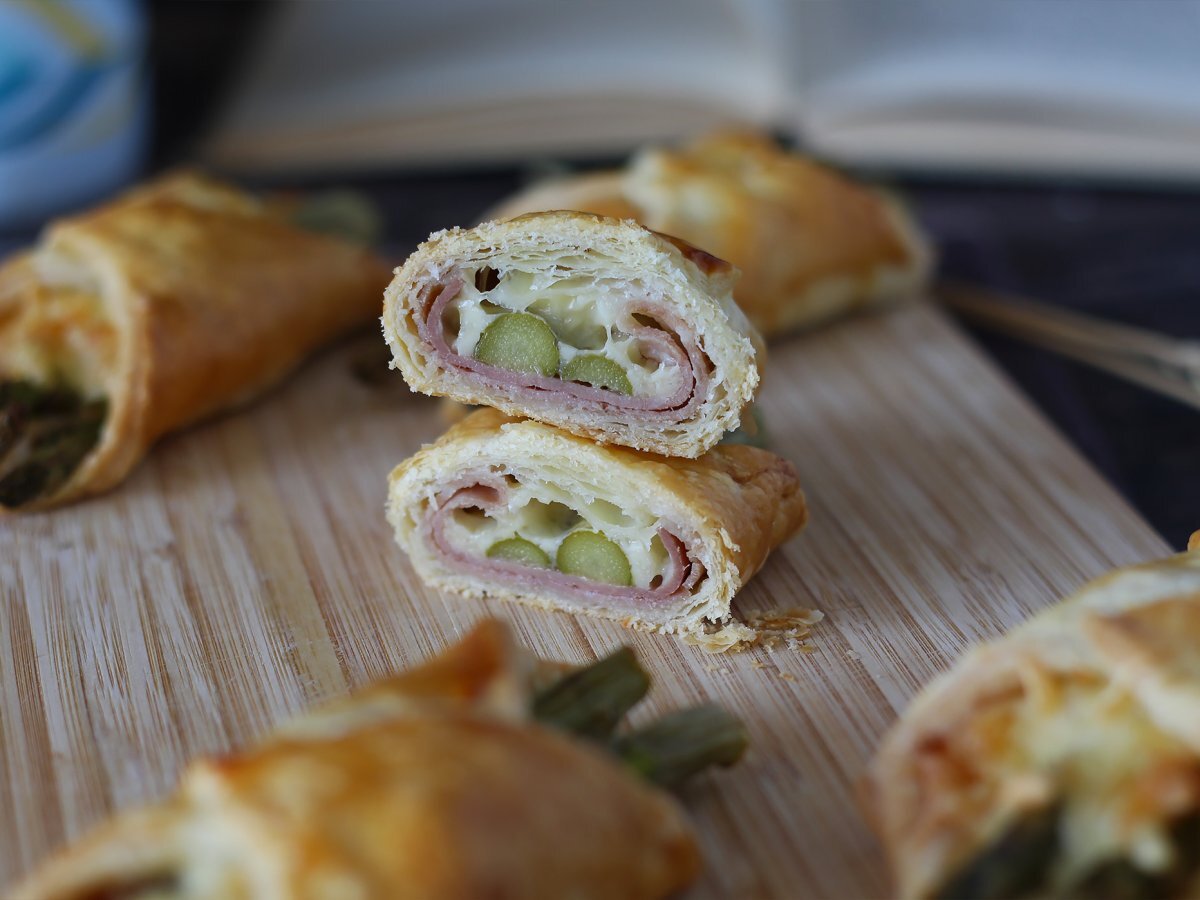 Puff pastry baskets with asparagus, ham and cheese - photo 3