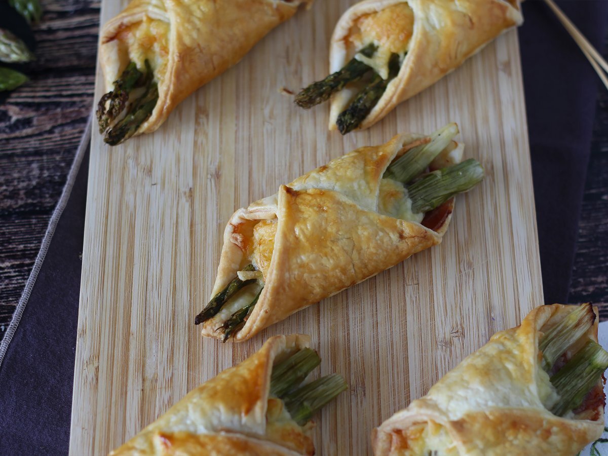 Puff pastry baskets with asparagus, ham and cheese - photo 4