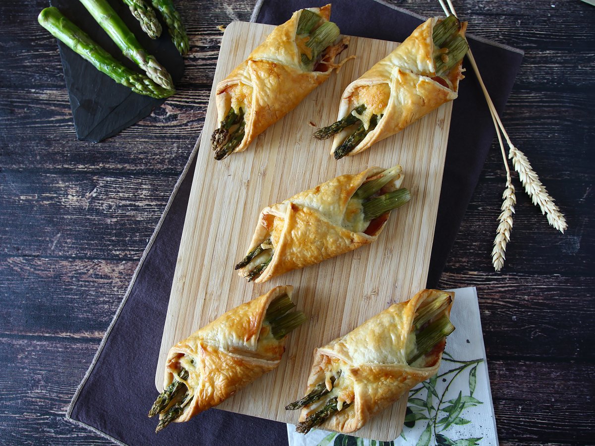 Puff pastry baskets with asparagus, ham and cheese - photo 5