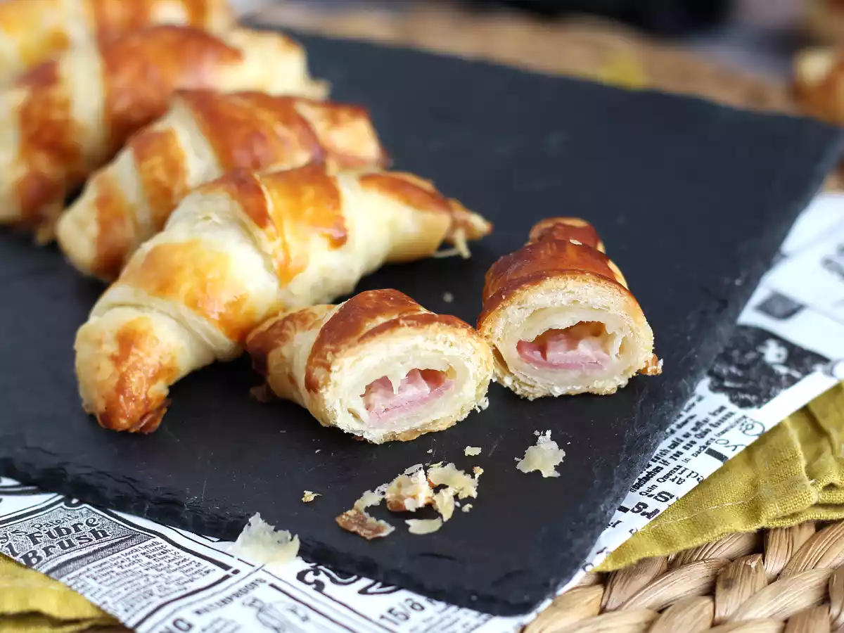 Puff pastry croissants with bechamel, ham, and cheese