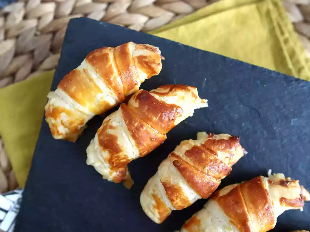 Puff pastry croissants with bechamel, ham, and cheese - photo 4