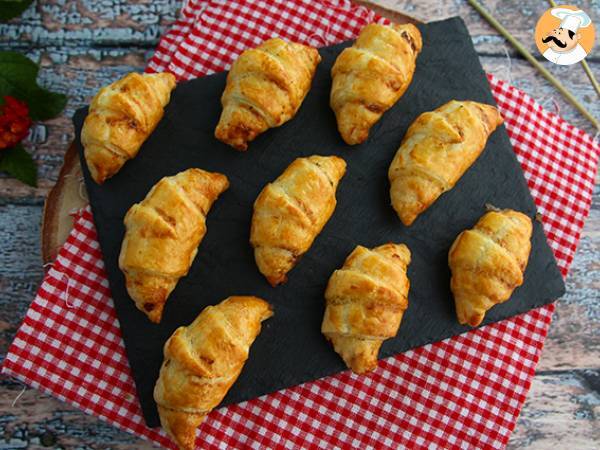 Puff pastry croissants with ham and cream cheese