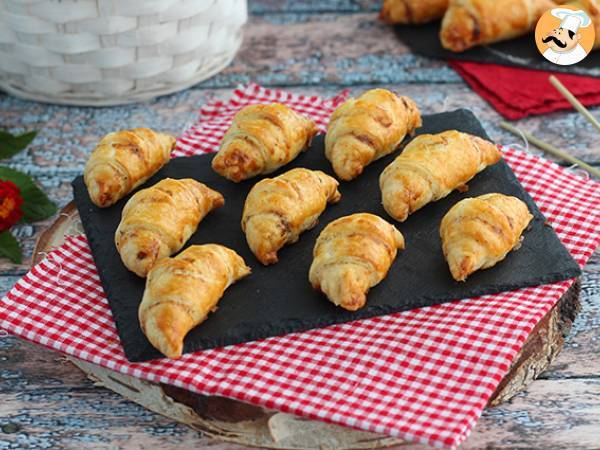 Puff pastry croissants with ham and cream cheese - photo 2