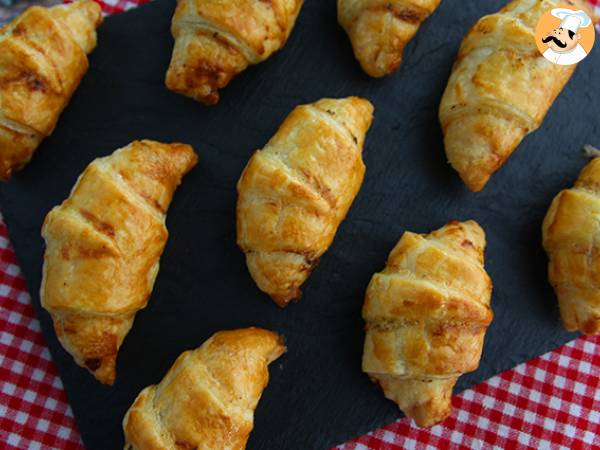 Puff pastry croissants with ham and cream cheese - photo 3