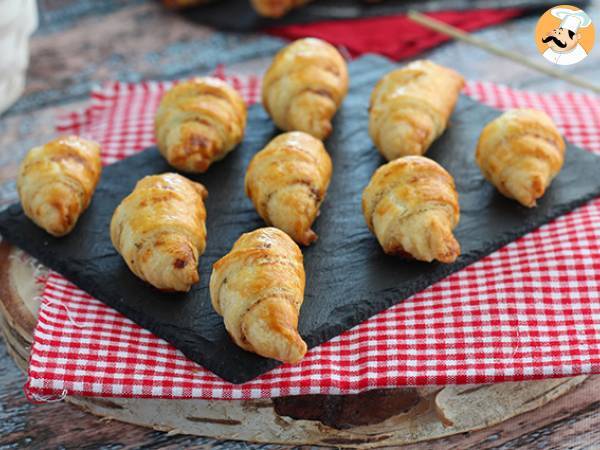 Puff pastry croissants with ham and cream cheese - photo 4