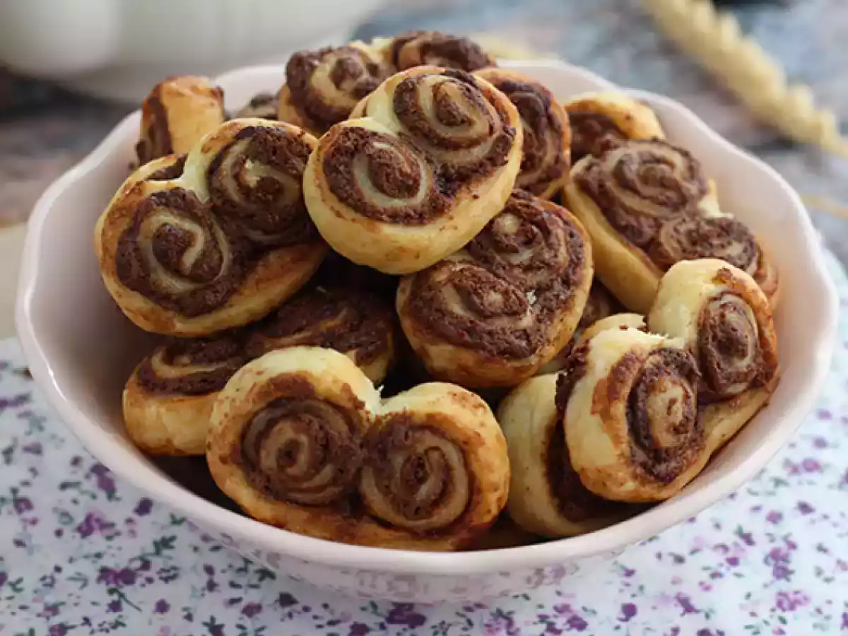 Puff pastry palmiers with chocolate spread