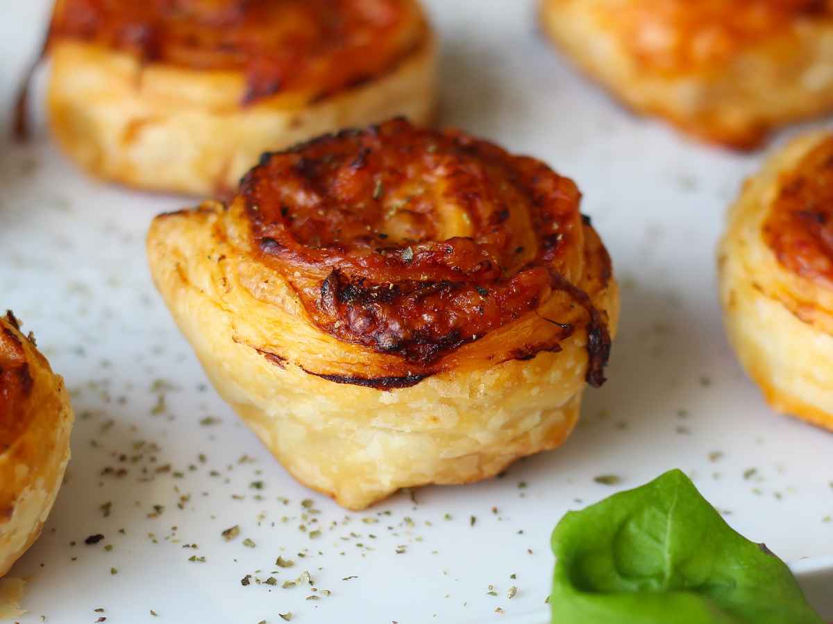 Puff pastry rolls in air fryer: quick and easy recipe - photo 2
