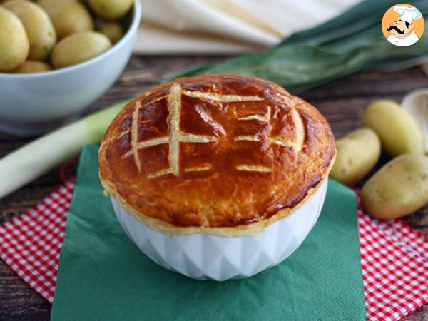 Puff pastry soup with leeks and potatoes