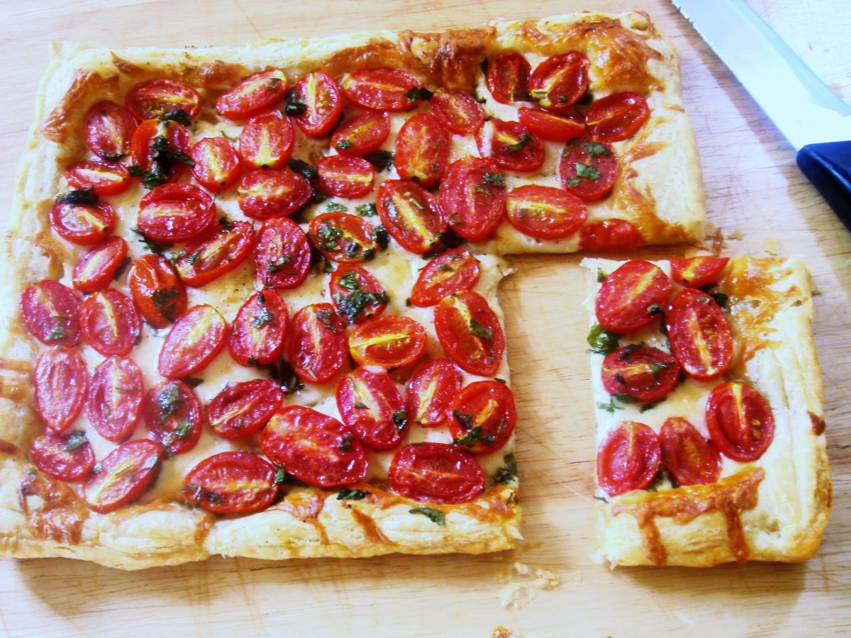 Puff pastry tomato tart., Recipe Petitchef