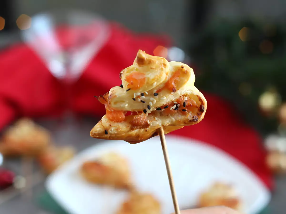 Puff pastry trees with two kinds of salmon - photo 4