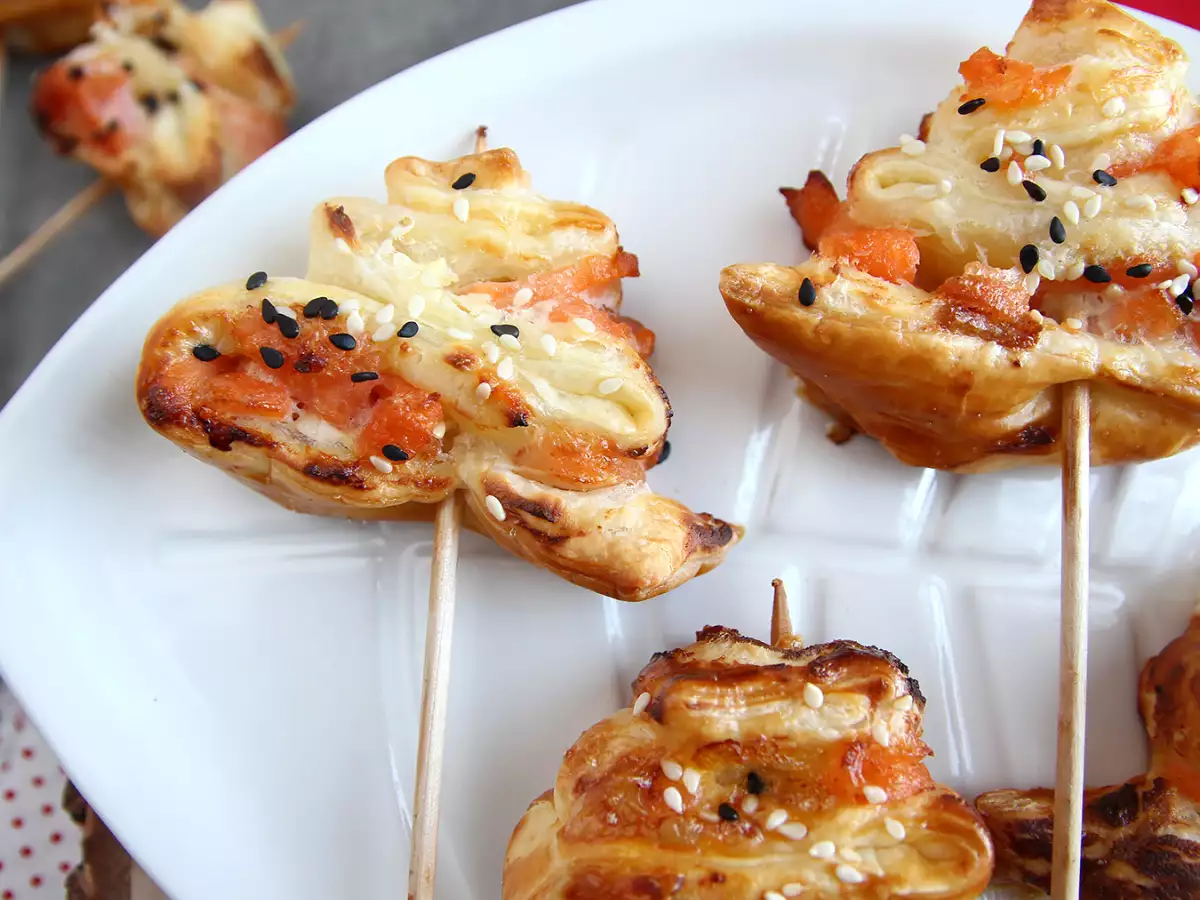Puff pastry trees with two kinds of salmon - photo 6