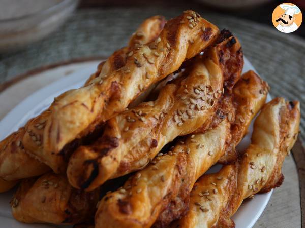 Puff pastry twists with red pesto and mozzarella - photo 3