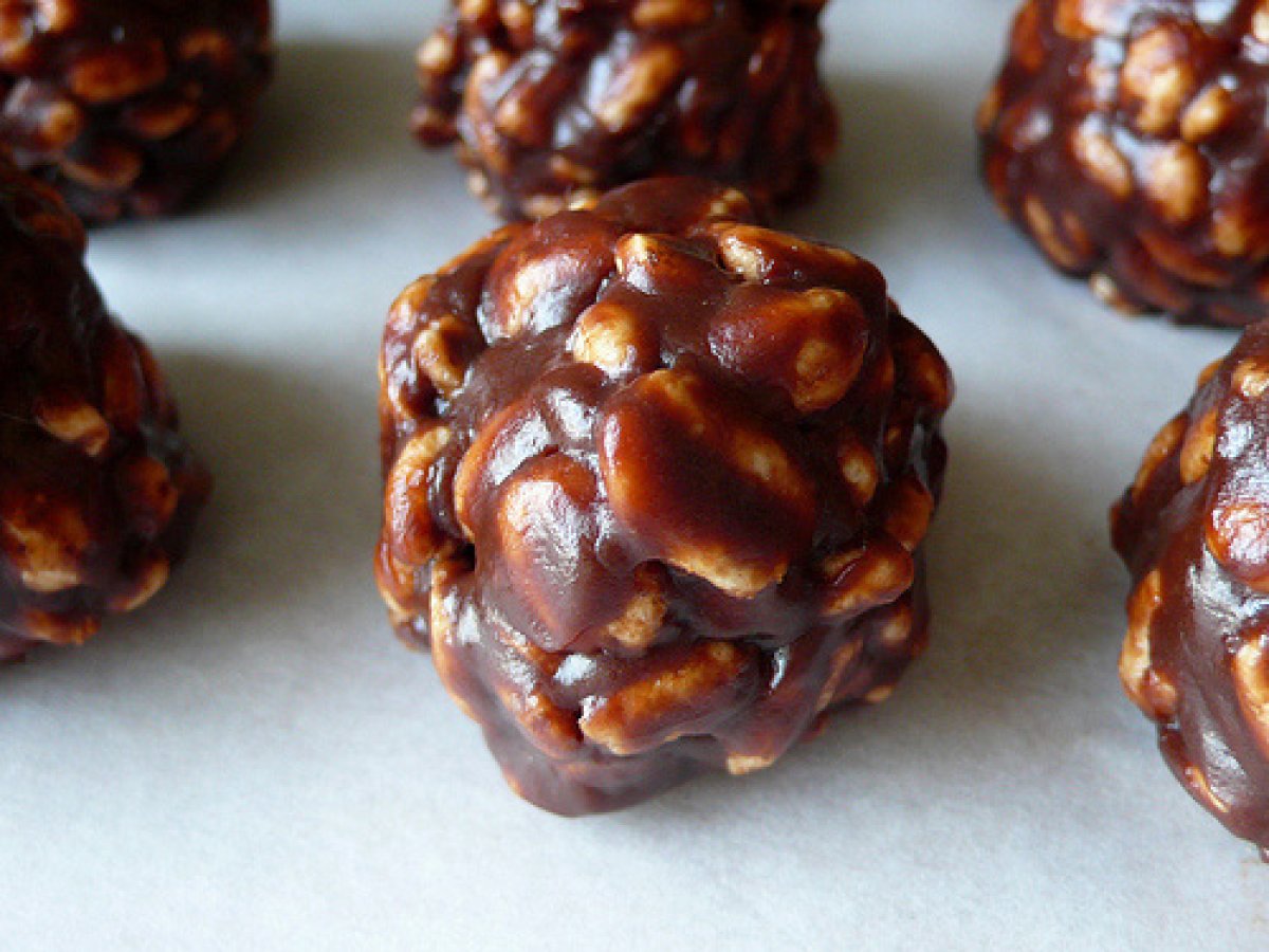 Puffed barley, almond butter and chocolate treats, Recipe Petitchef