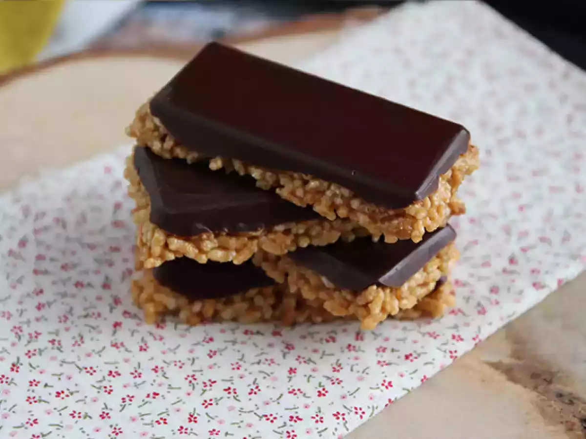 Puffed rice bars with peanut butter