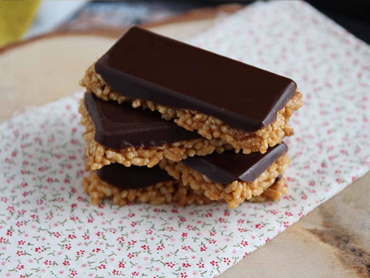 Puffed rice bars with peanut butter and chocolate