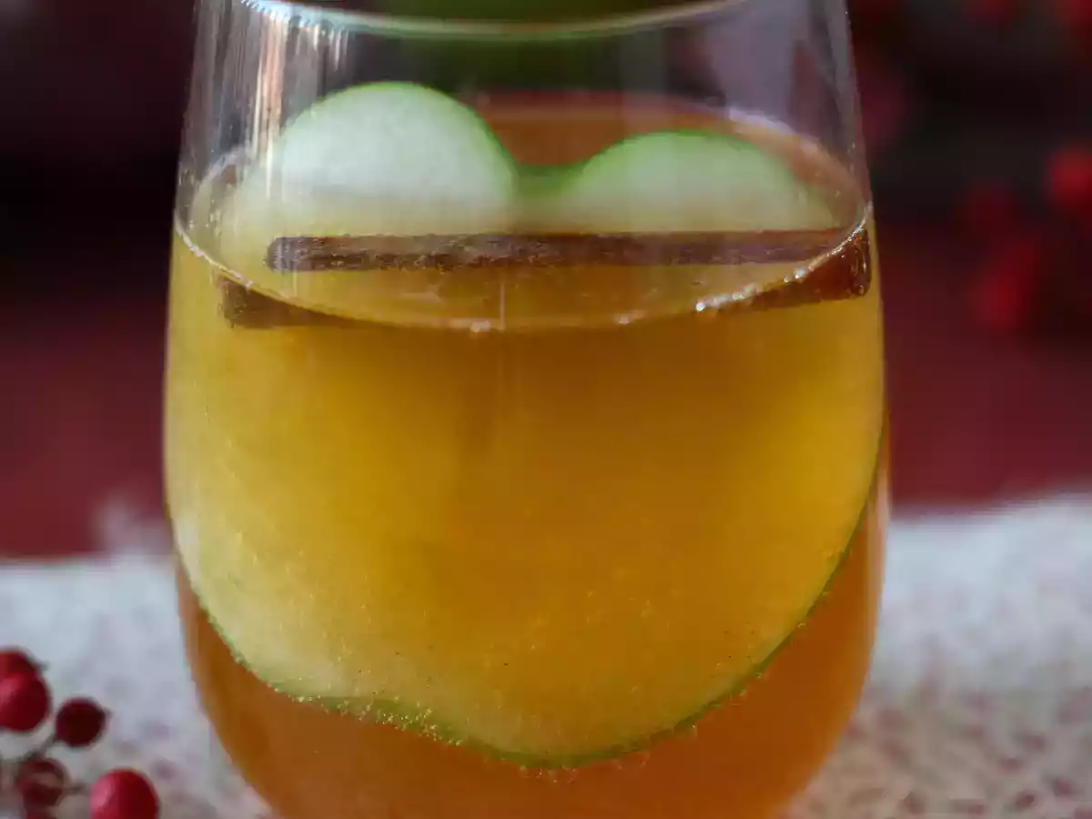 Pumpkin cider spritz, the spicy cocktail with pumpkin spice syrup! - photo 2