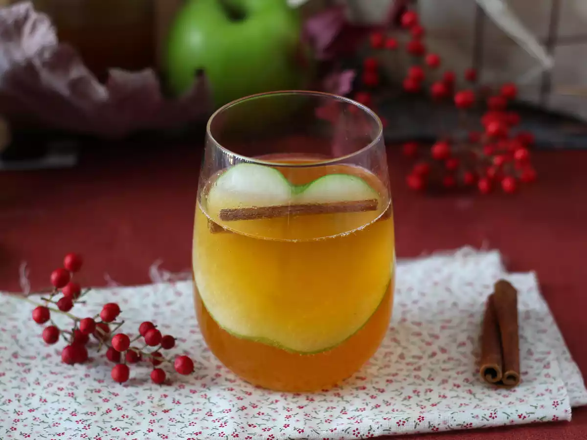 Pumpkin cider spritz, the spicy cocktail with pumpkin spice syrup! - photo 3