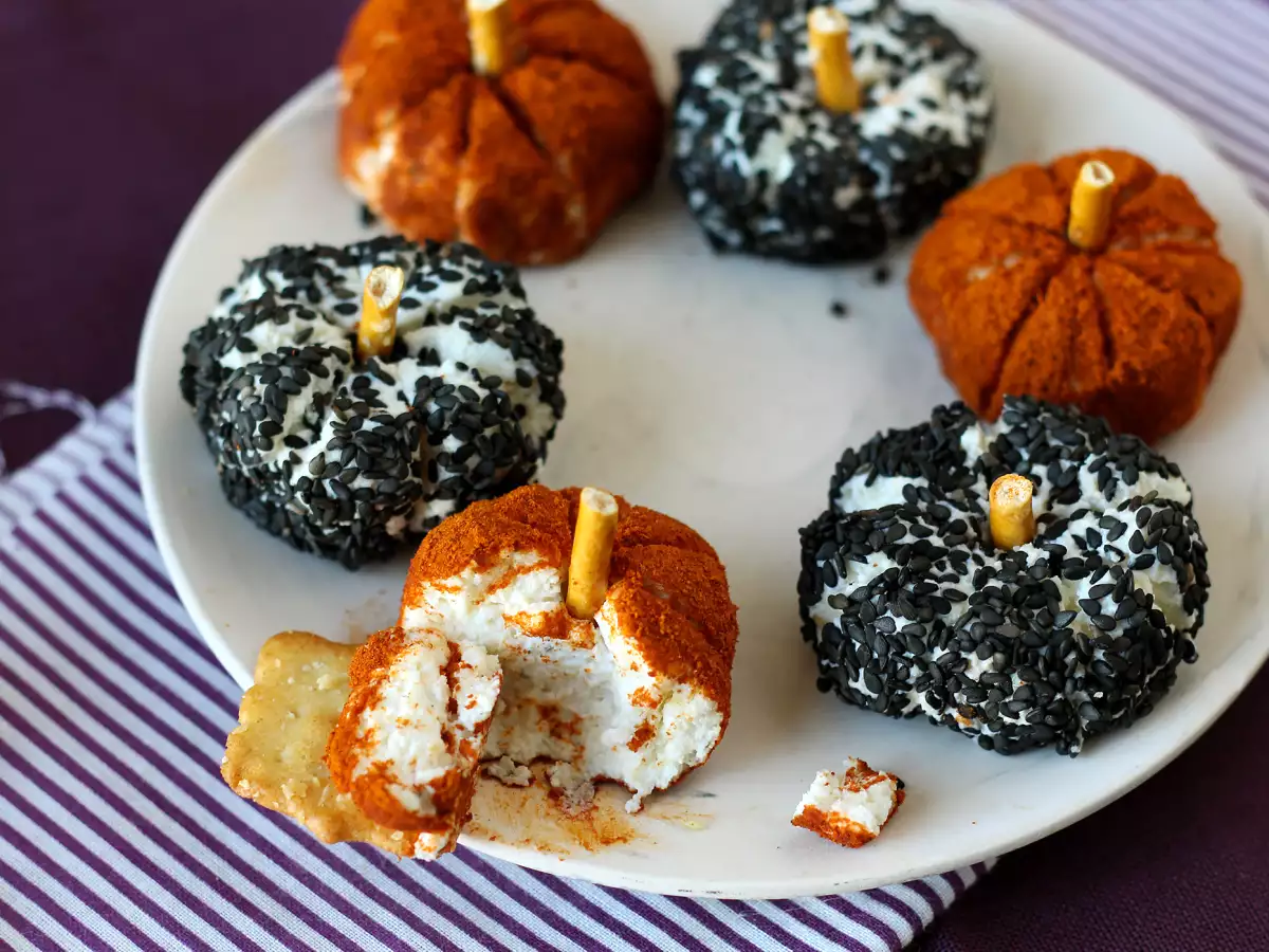 Pumpkin-Shaped Cheese Spread for Halloween! - photo 3