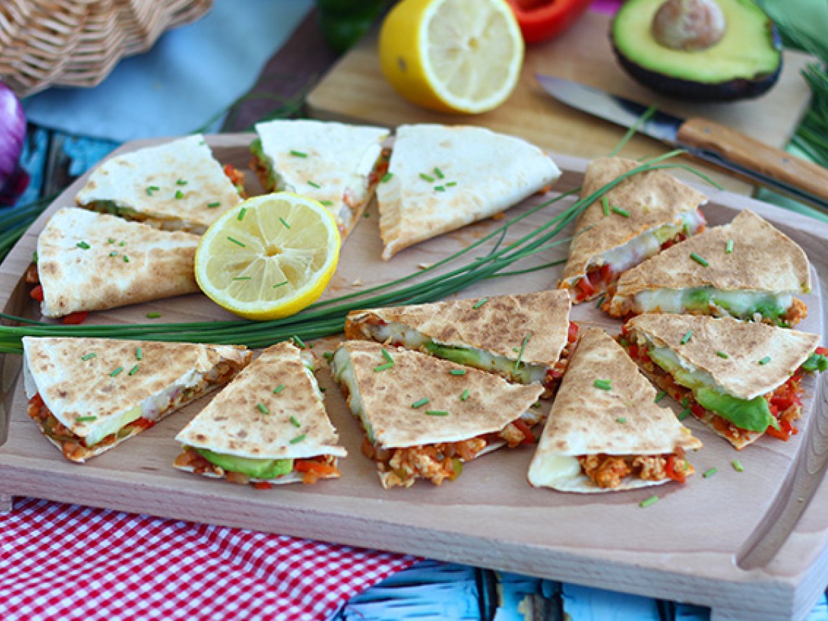 Quesadillas chicken and avocado