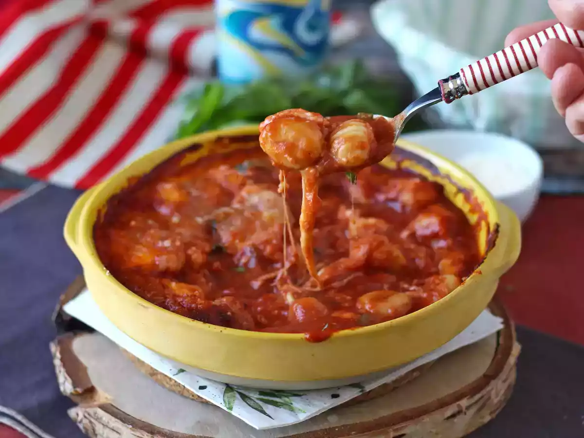 Quick and comforting tomato mozzarella gnocchi gratin - oven baked gnocchi alla sorrentina - photo 2