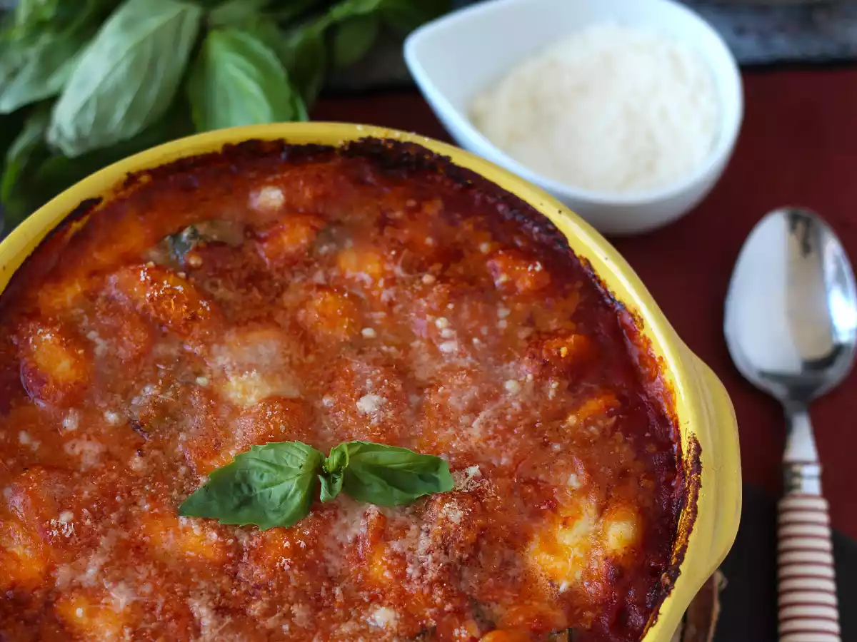 Quick and comforting tomato mozzarella gnocchi gratin - oven baked gnocchi alla sorrentina - photo 3