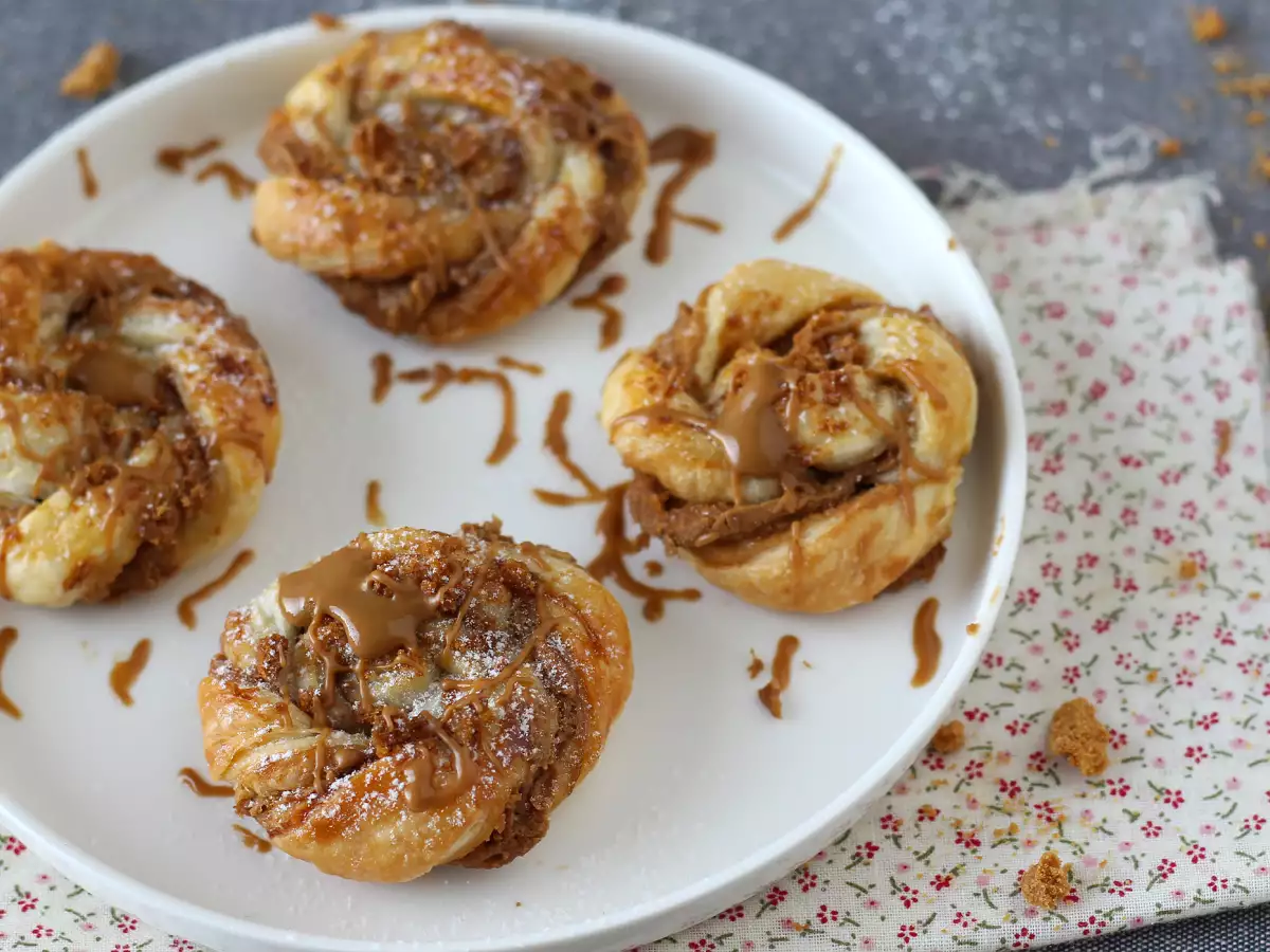 Quick and easy speculoos puff pastry cookies - photo 3