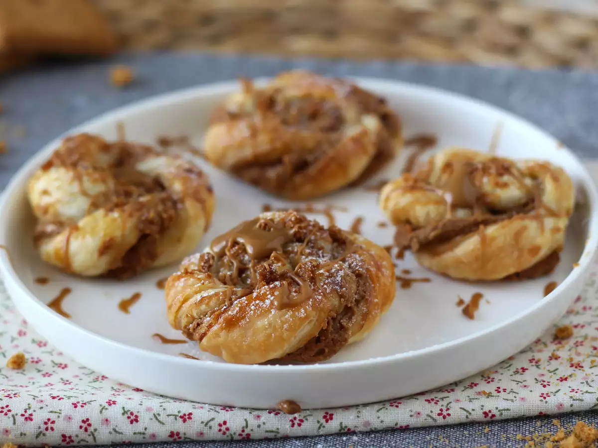 Quick and easy speculoos puff pastry cookies - photo 5