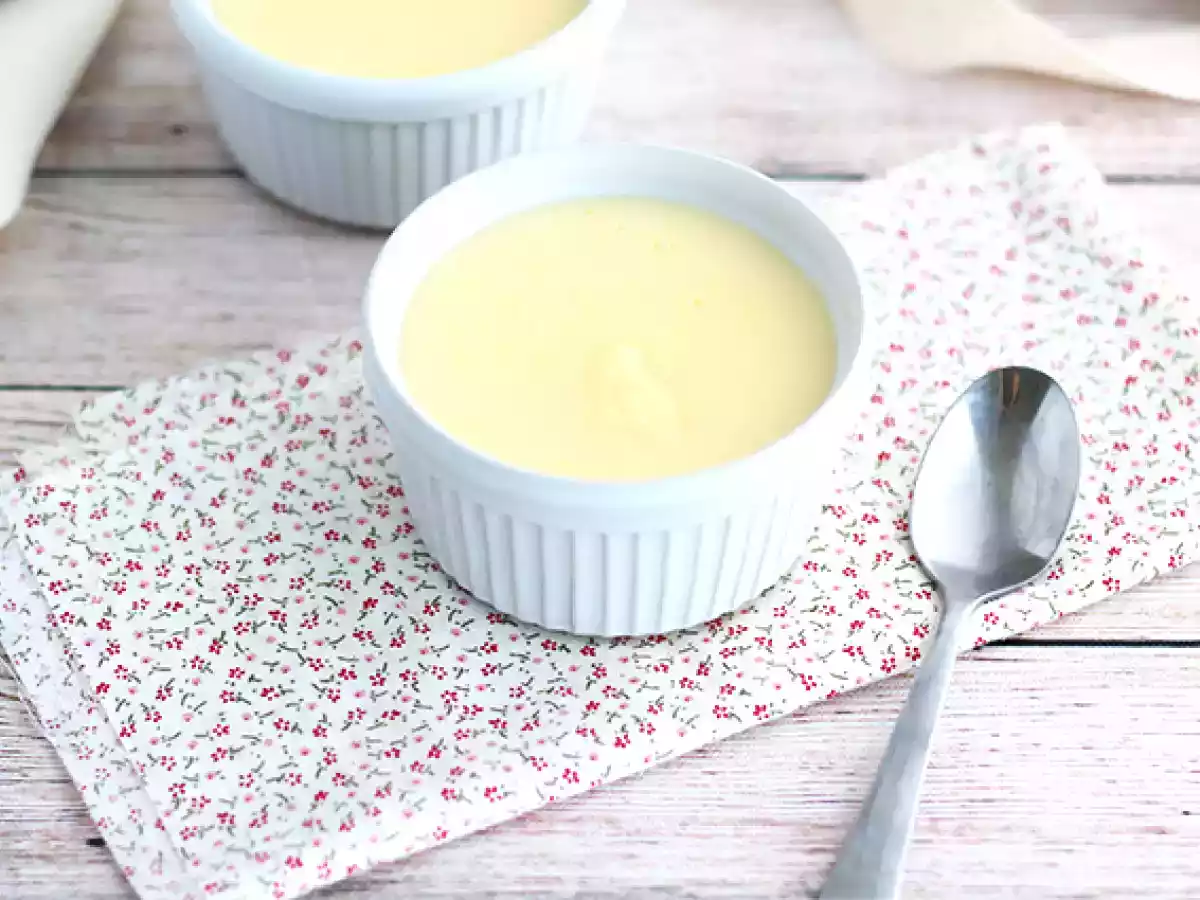 Quick and easy vanilla custard dessert