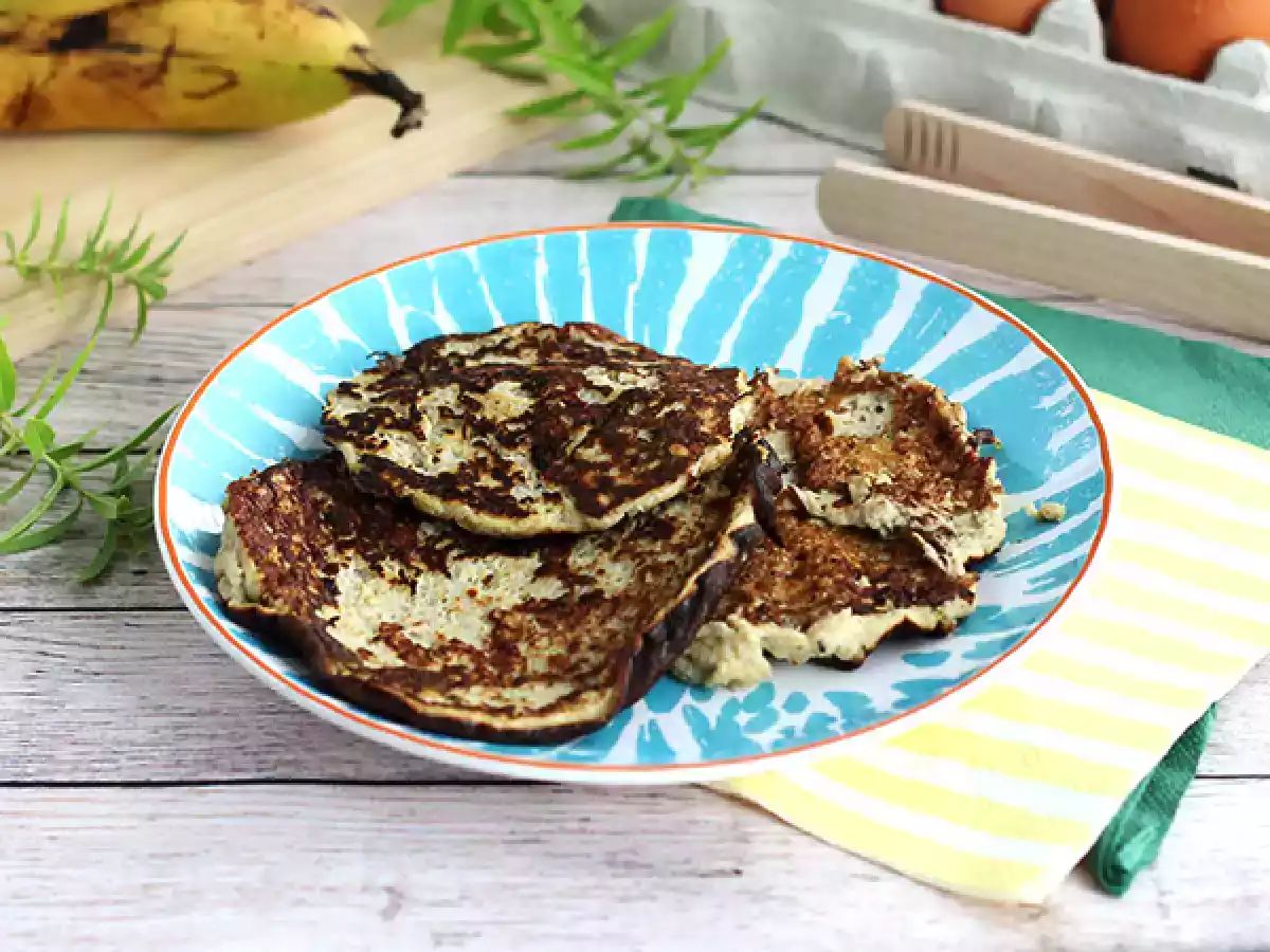 Quick and gluten-free banana pancakes (bananas + eggs) - photo 3