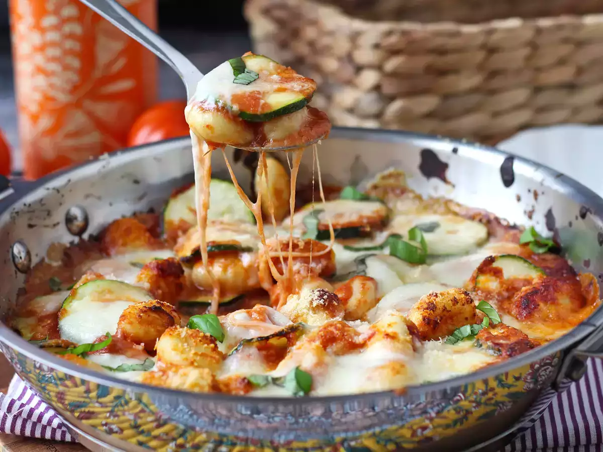Quick recipe for zucchini and mozzarella gnocchi gratin
