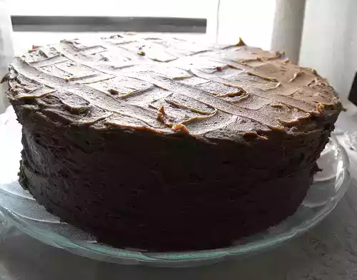 Quick yellow cake recipe with chocolate frosting