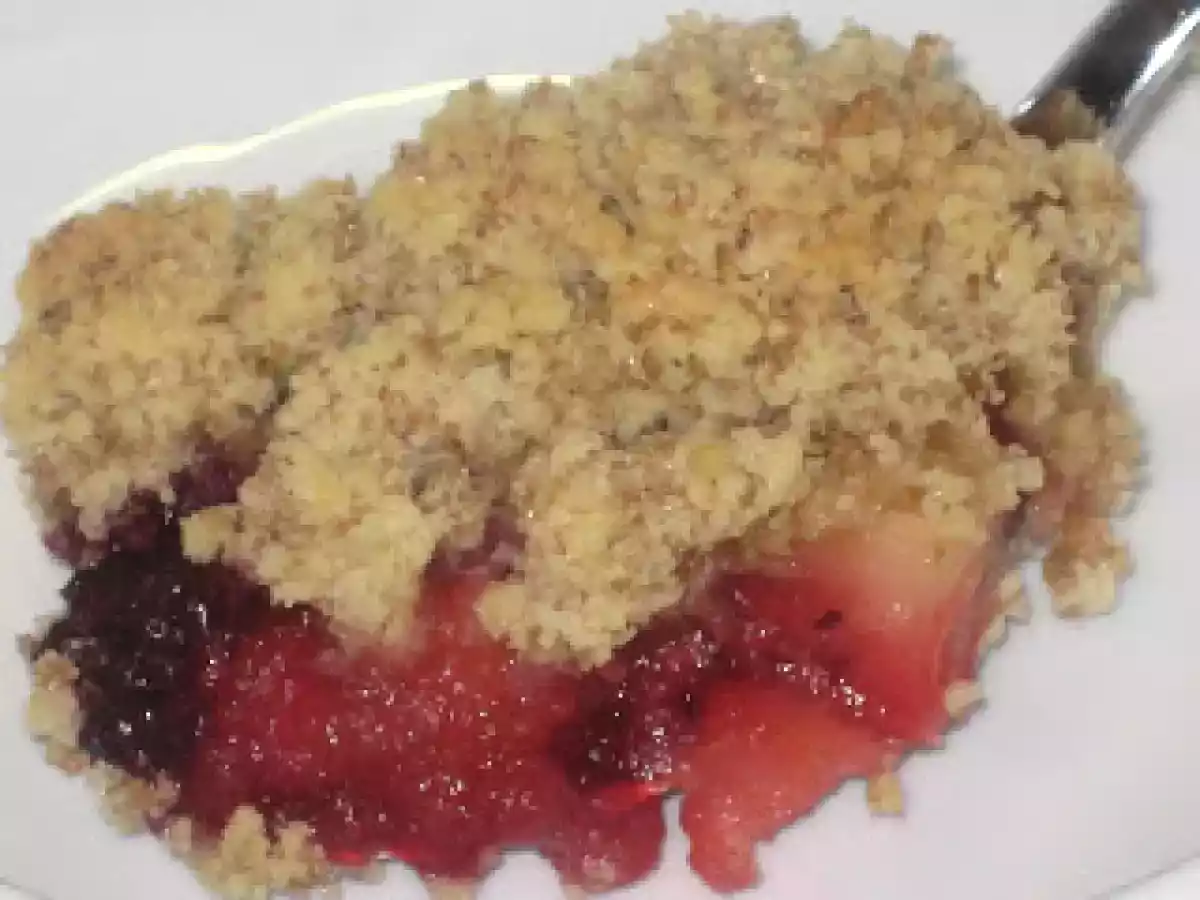 Rachel Allen's Blackberry and Apple Crumble - photo 2