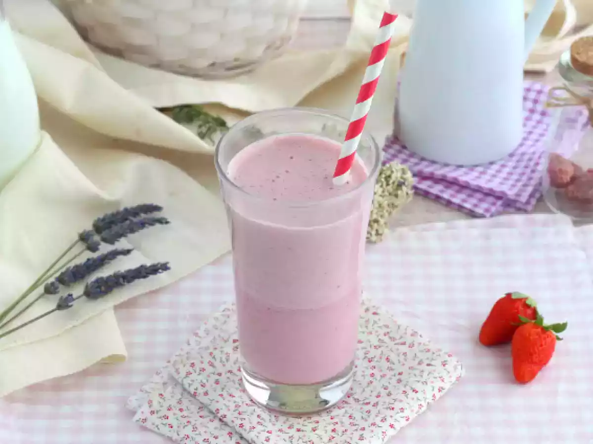 Raspberry and strawberry milkshake
